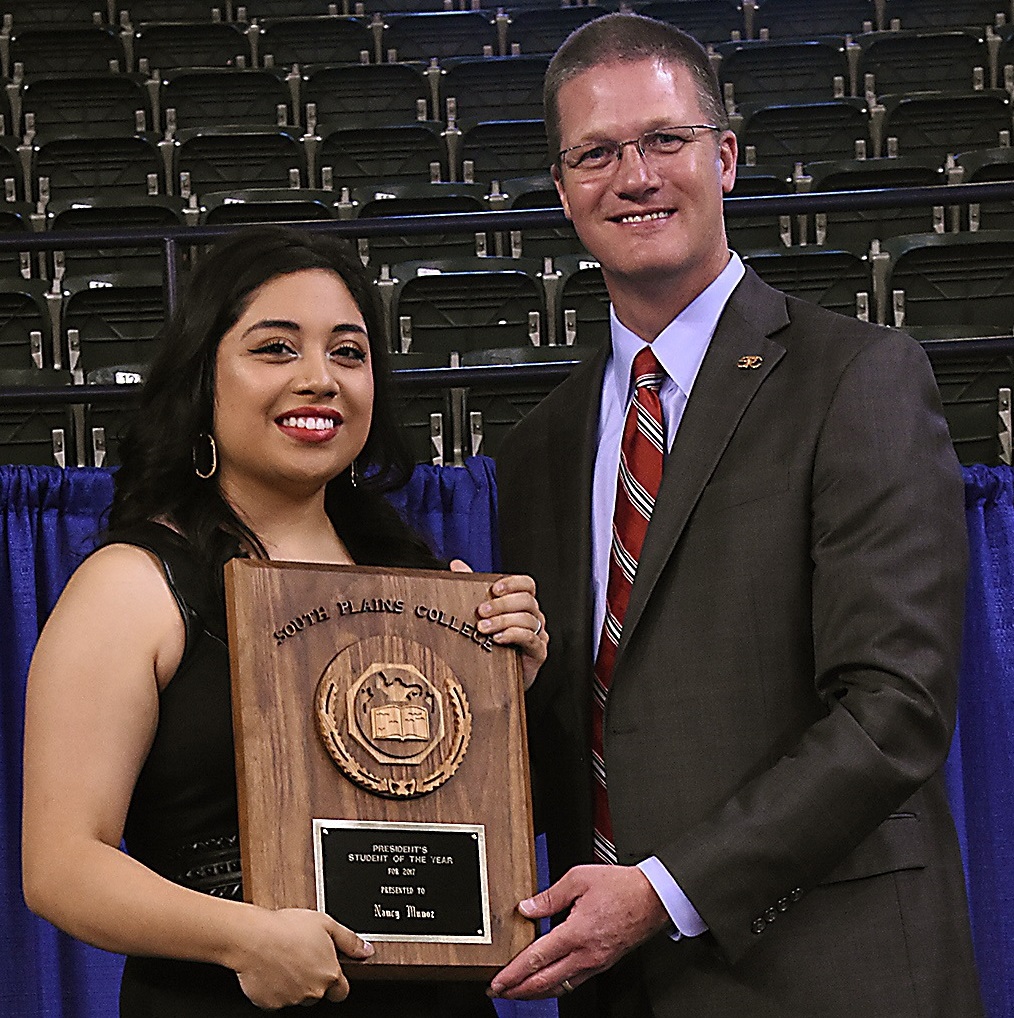 Nancy Munoz, President Student of the Year, 2017